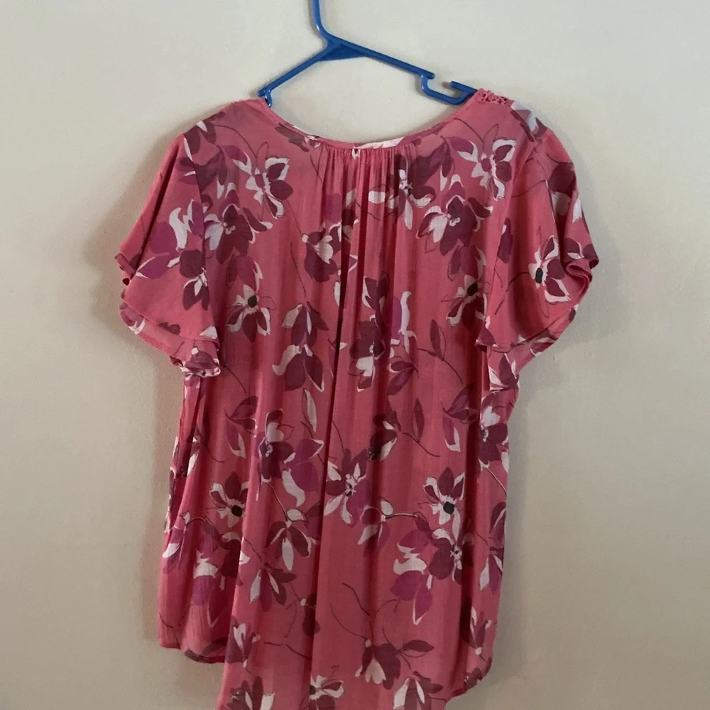 Liz Claiborne Pink Floral Blouse - Picture 2 of 2